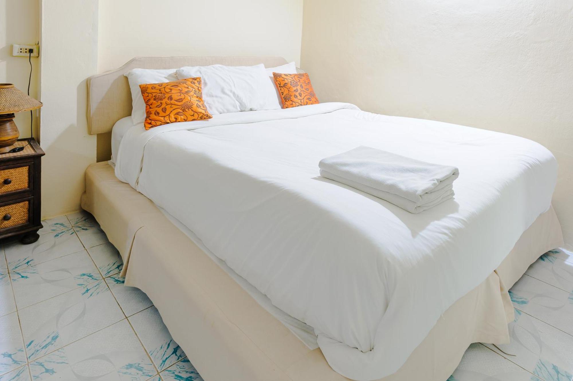 High5 Guesthouse Pattaya Bagian luar foto