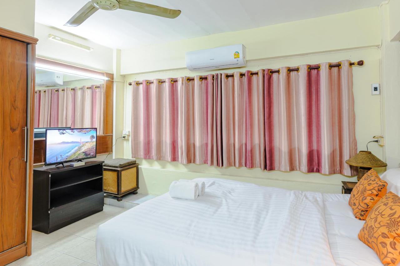 High5 Guesthouse Pattaya Bagian luar foto