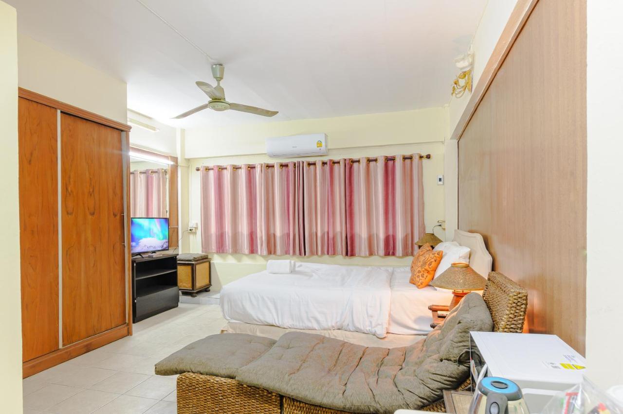 High5 Guesthouse Pattaya Bagian luar foto