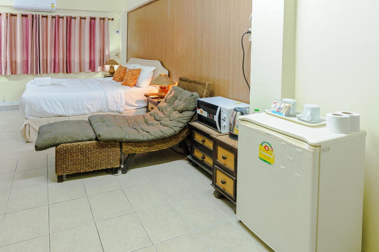 High5 Guesthouse Pattaya Bagian luar foto