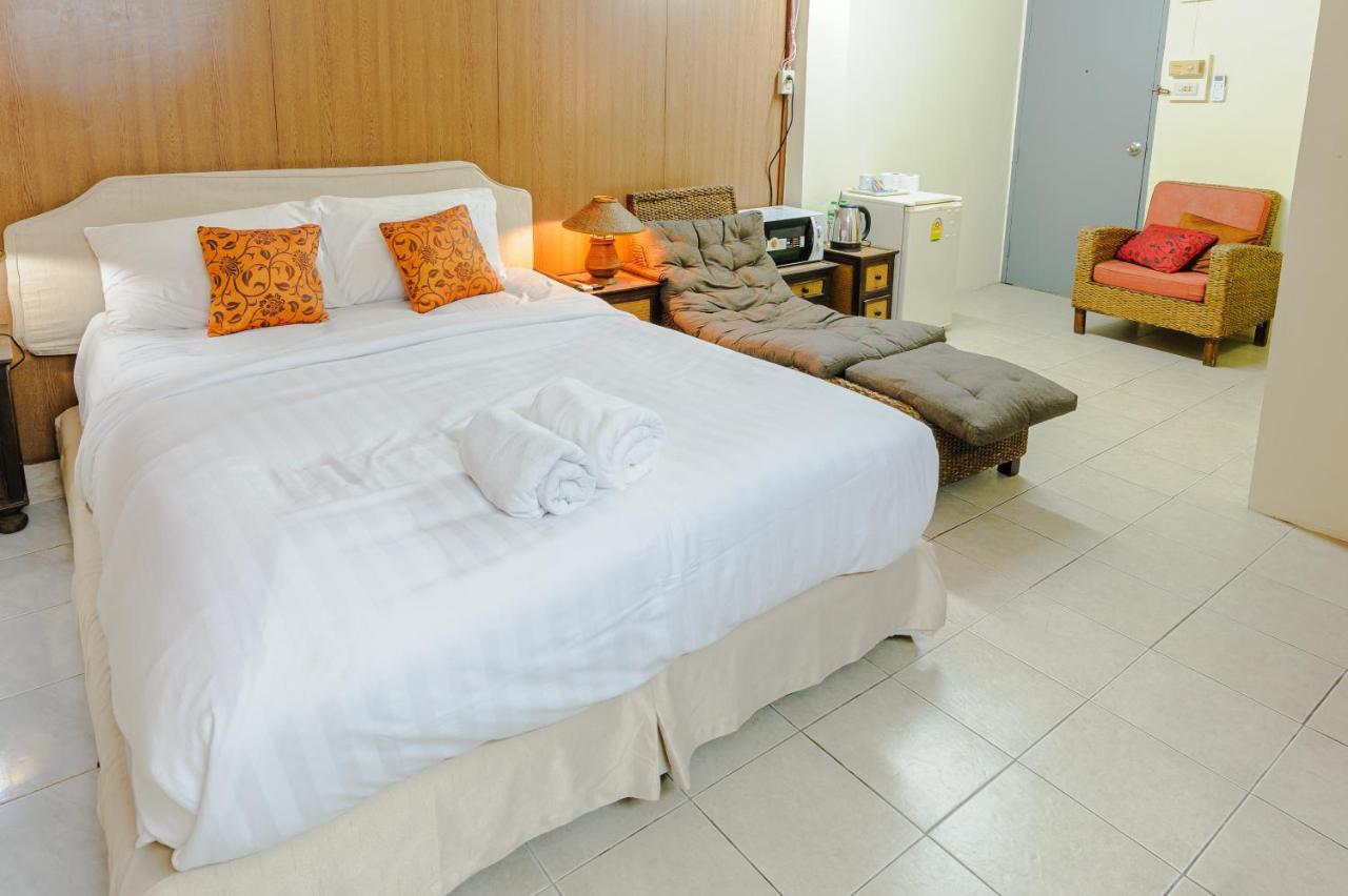 High5 Guesthouse Pattaya Bagian luar foto