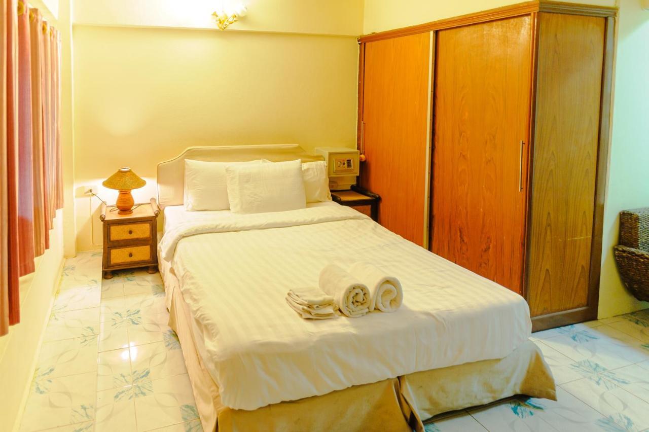 High5 Guesthouse Pattaya Bagian luar foto