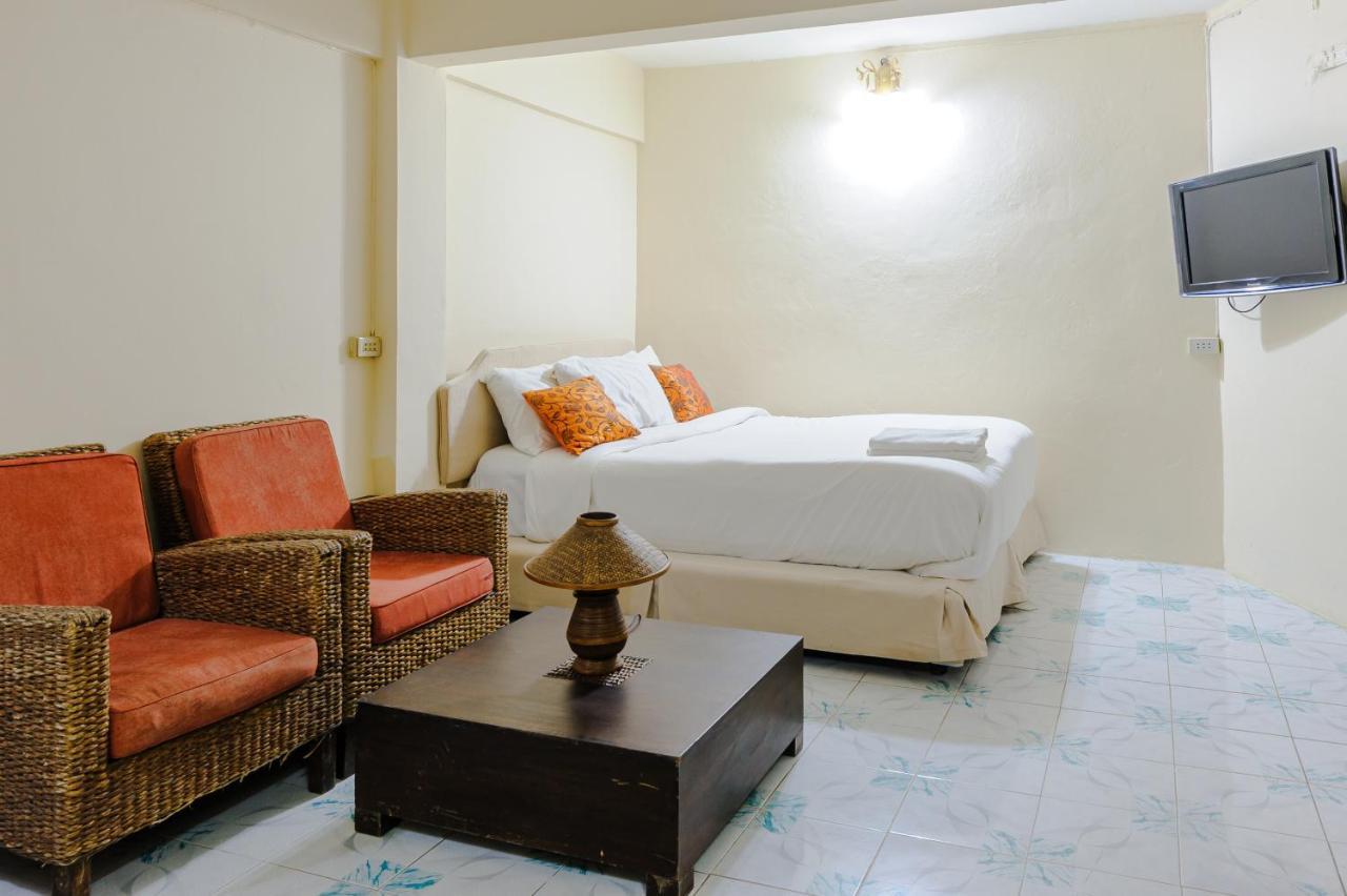 High5 Guesthouse Pattaya Bagian luar foto