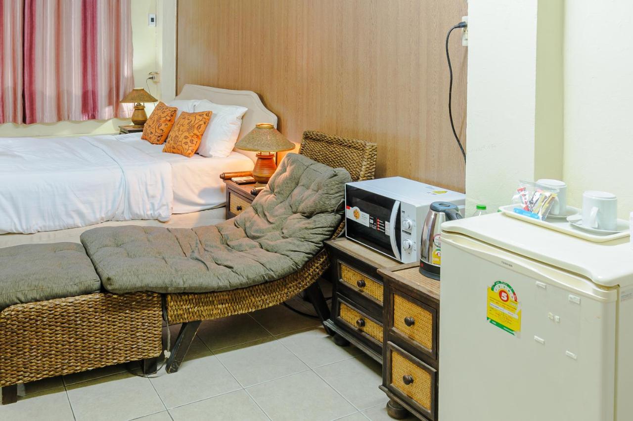 High5 Guesthouse Pattaya Bagian luar foto