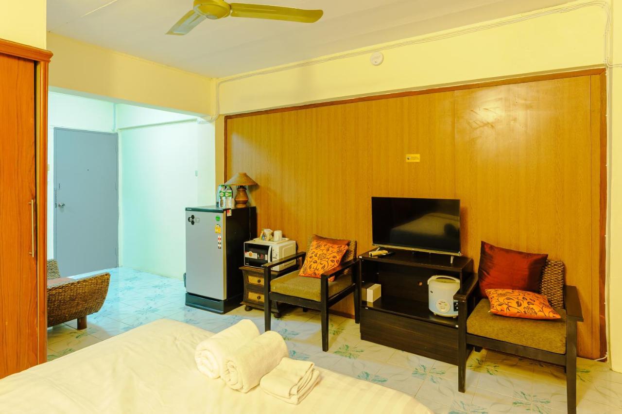 High5 Guesthouse Pattaya Bagian luar foto