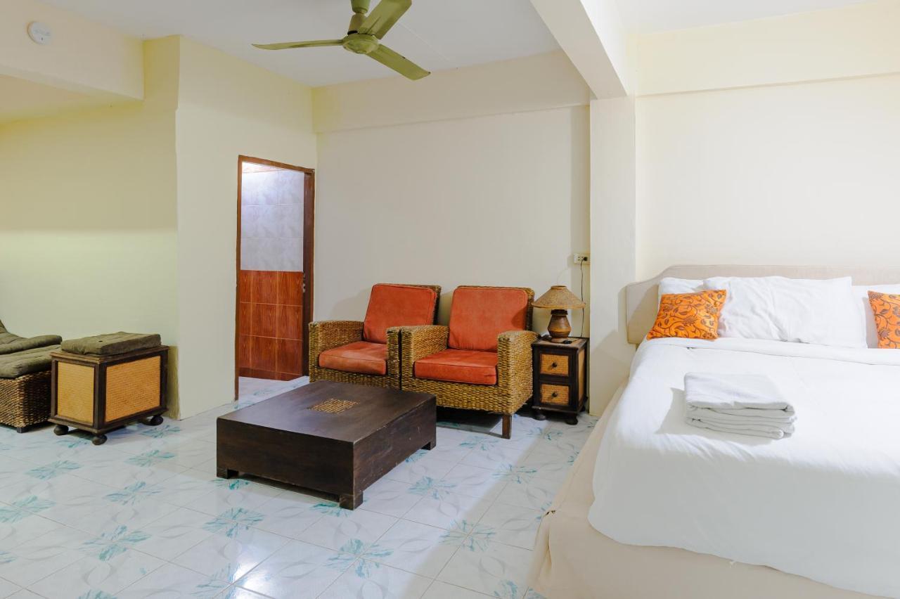 High5 Guesthouse Pattaya Bagian luar foto