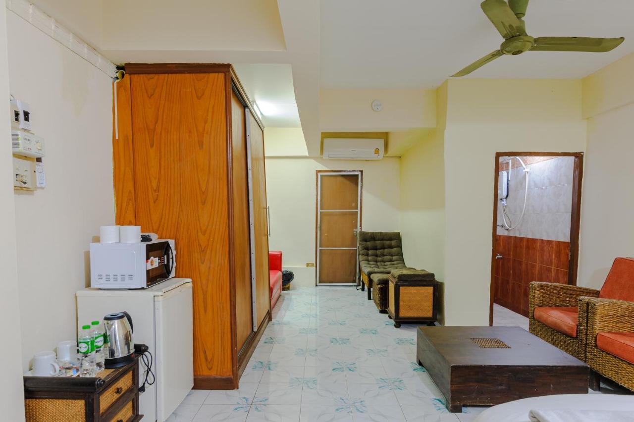 High5 Guesthouse Pattaya Bagian luar foto