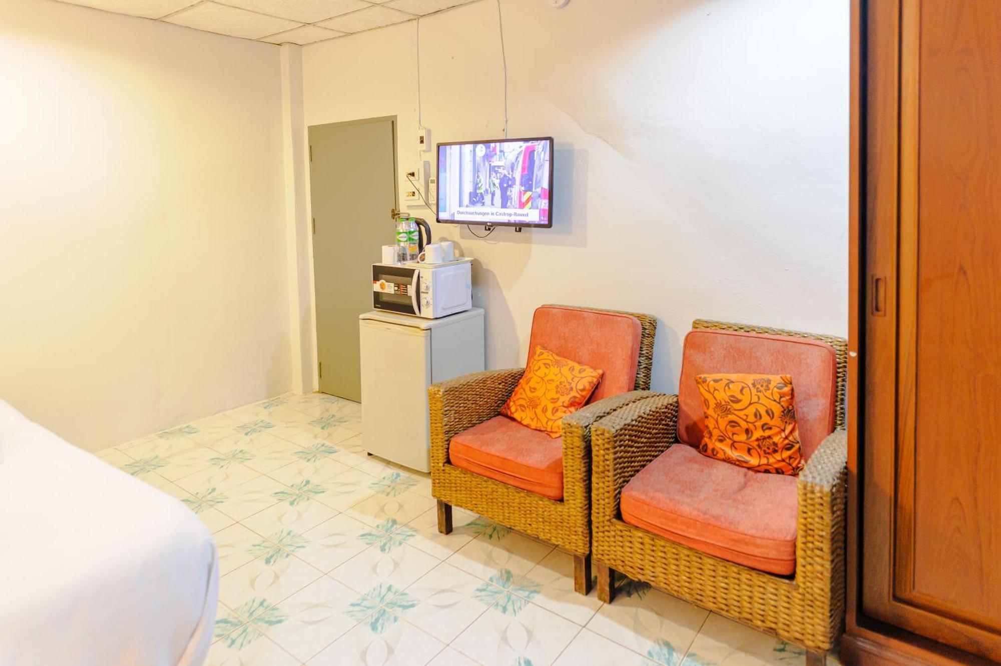 High5 Guesthouse Pattaya Bagian luar foto