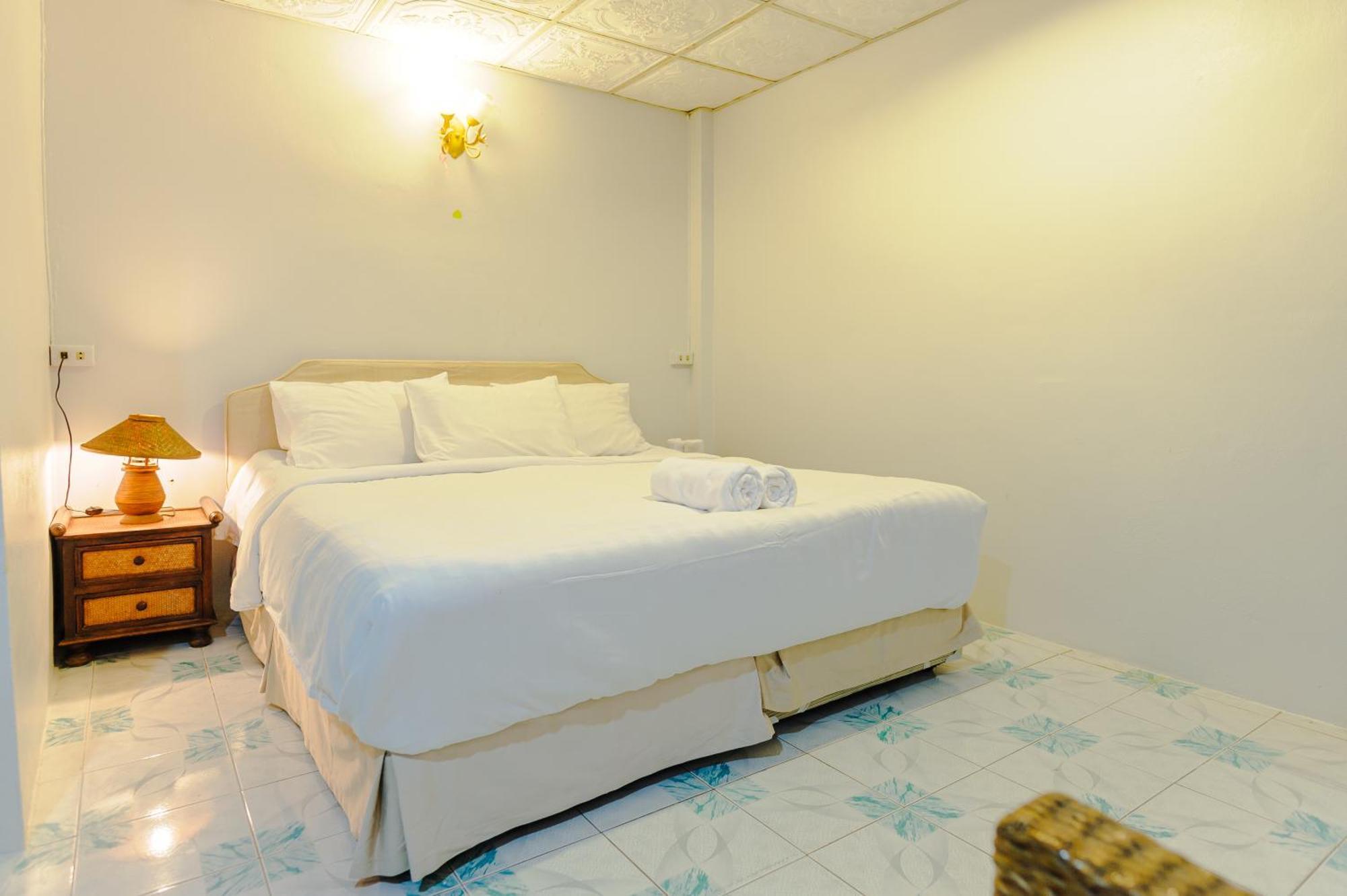 High5 Guesthouse Pattaya Bagian luar foto