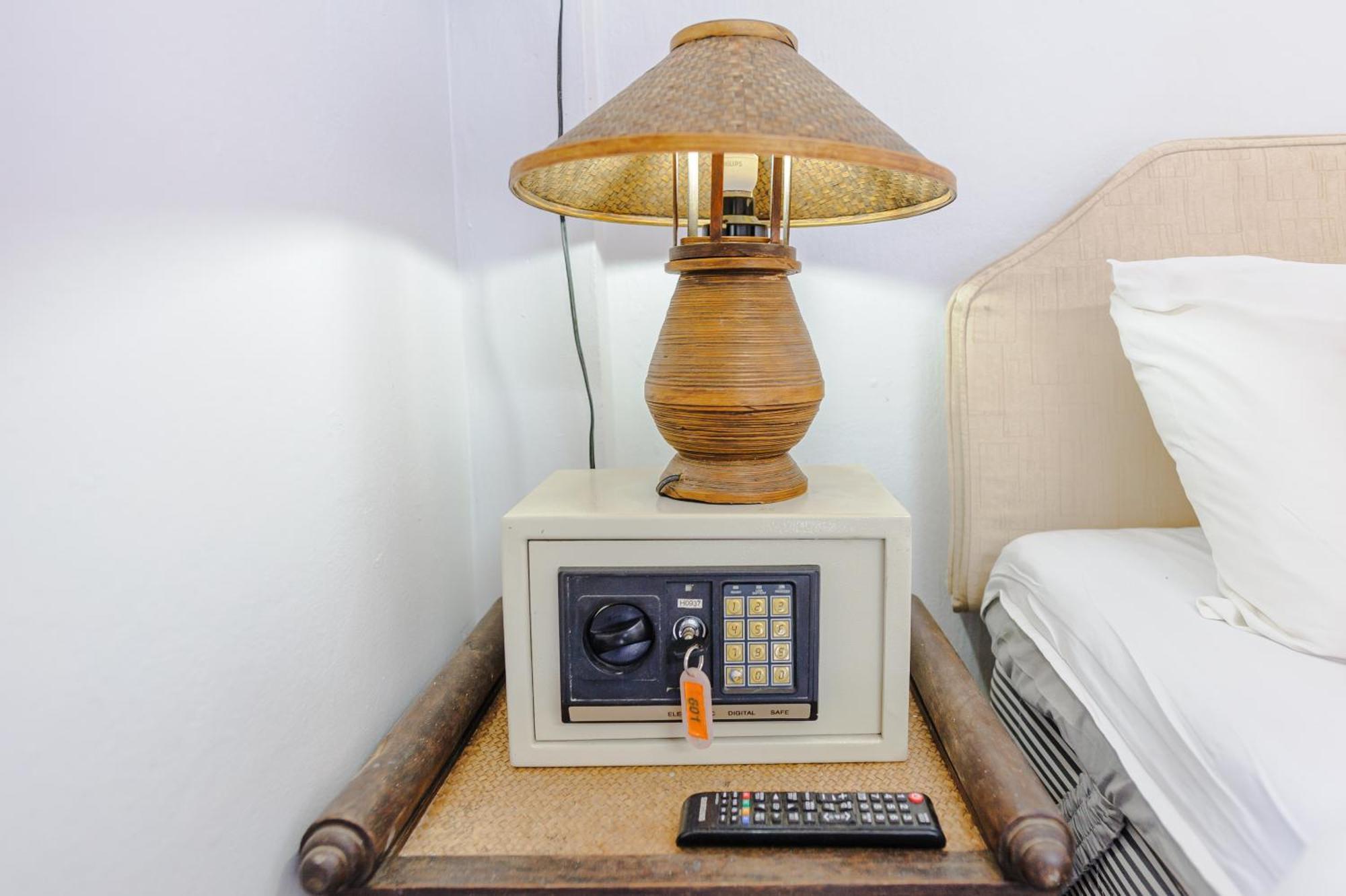 High5 Guesthouse Pattaya Bagian luar foto