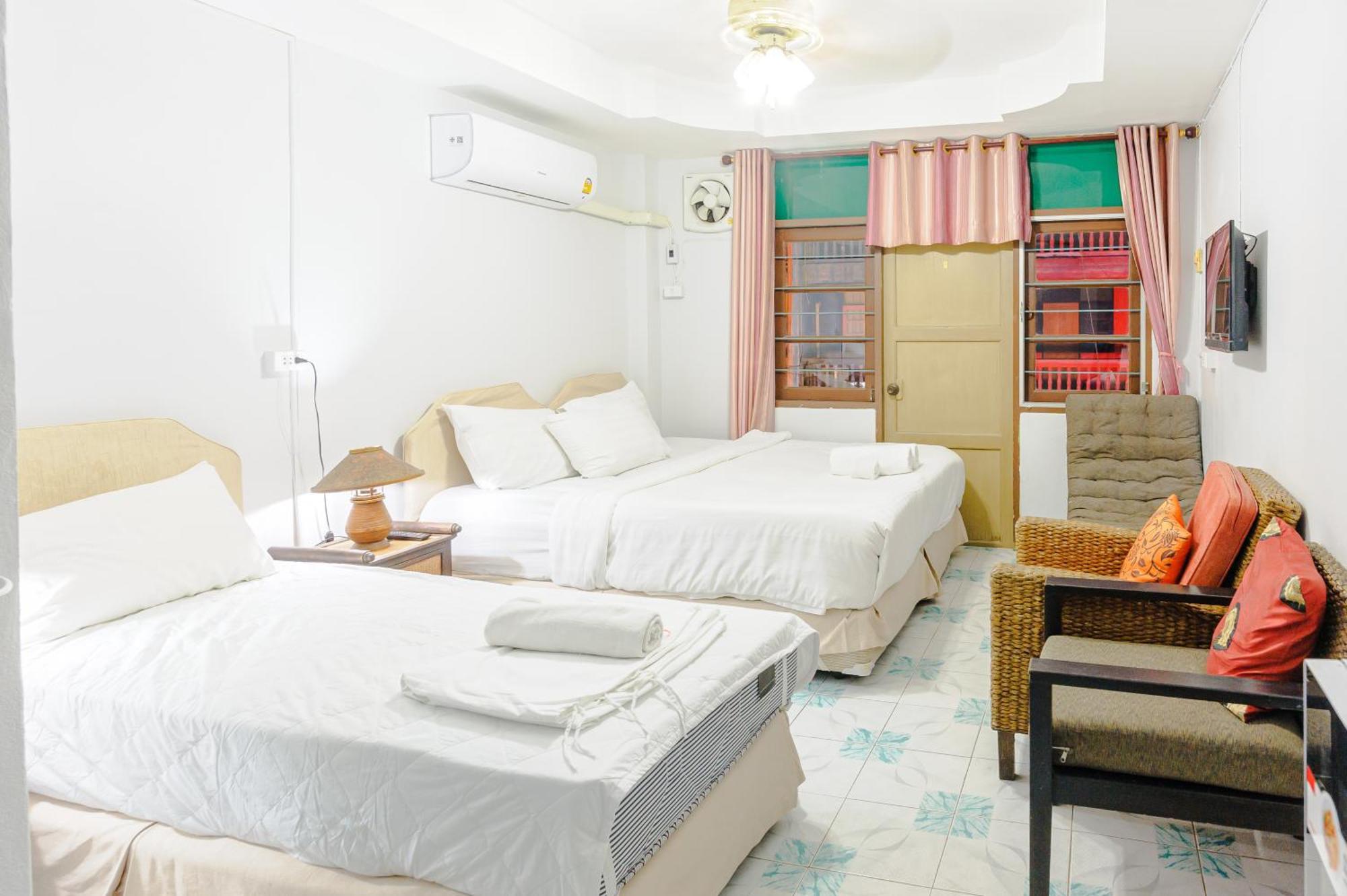 High5 Guesthouse Pattaya Bagian luar foto