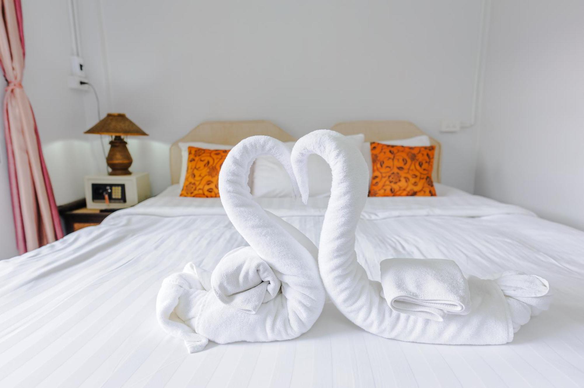 High5 Guesthouse Pattaya Bagian luar foto