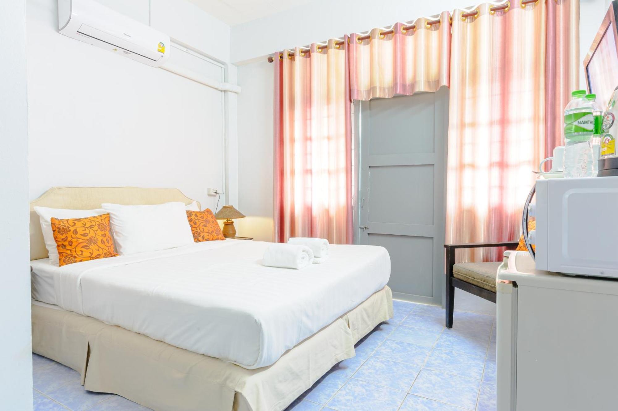 High5 Guesthouse Pattaya Bagian luar foto