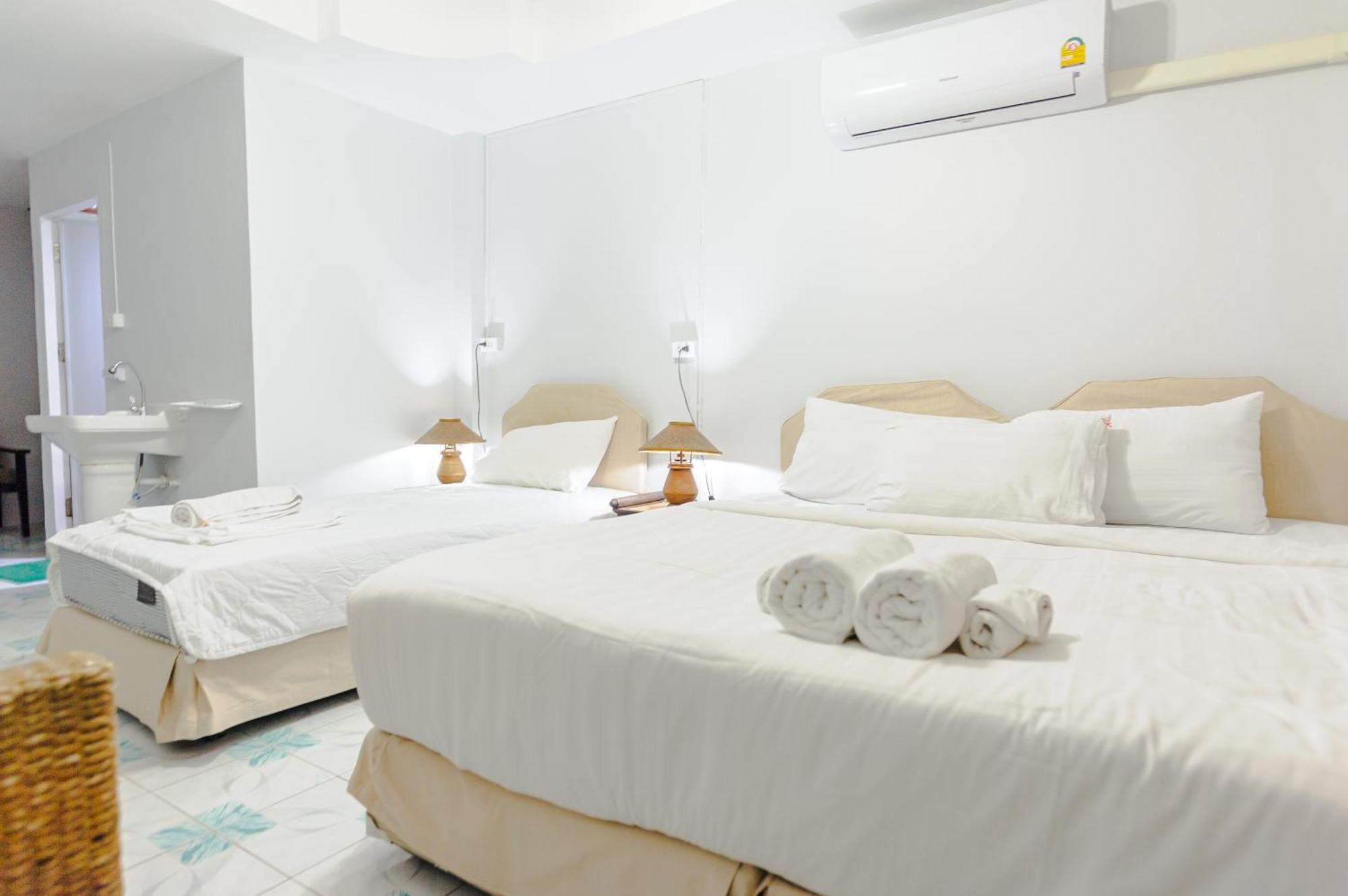 High5 Guesthouse Pattaya Bagian luar foto