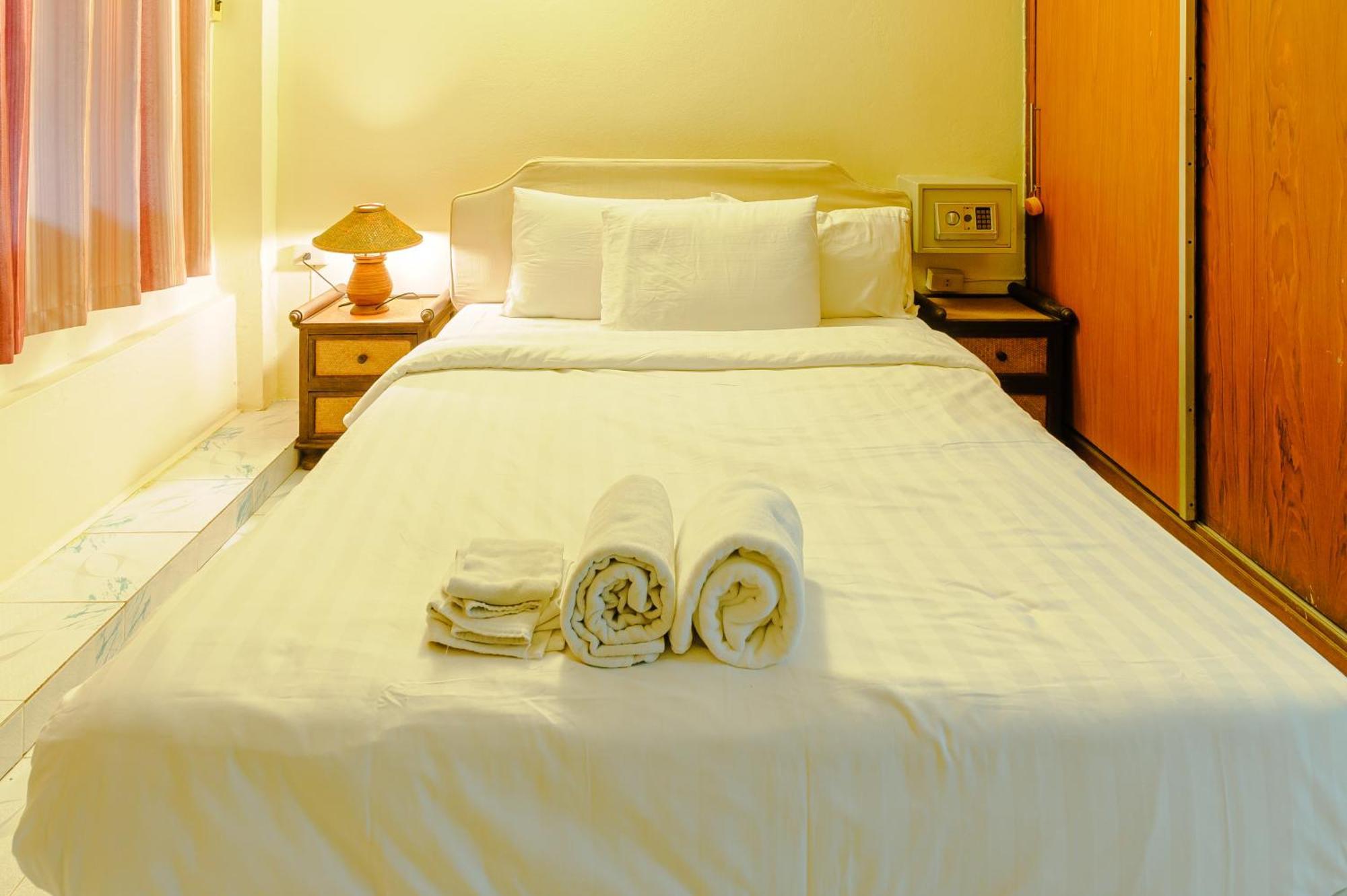 High5 Guesthouse Pattaya Bagian luar foto