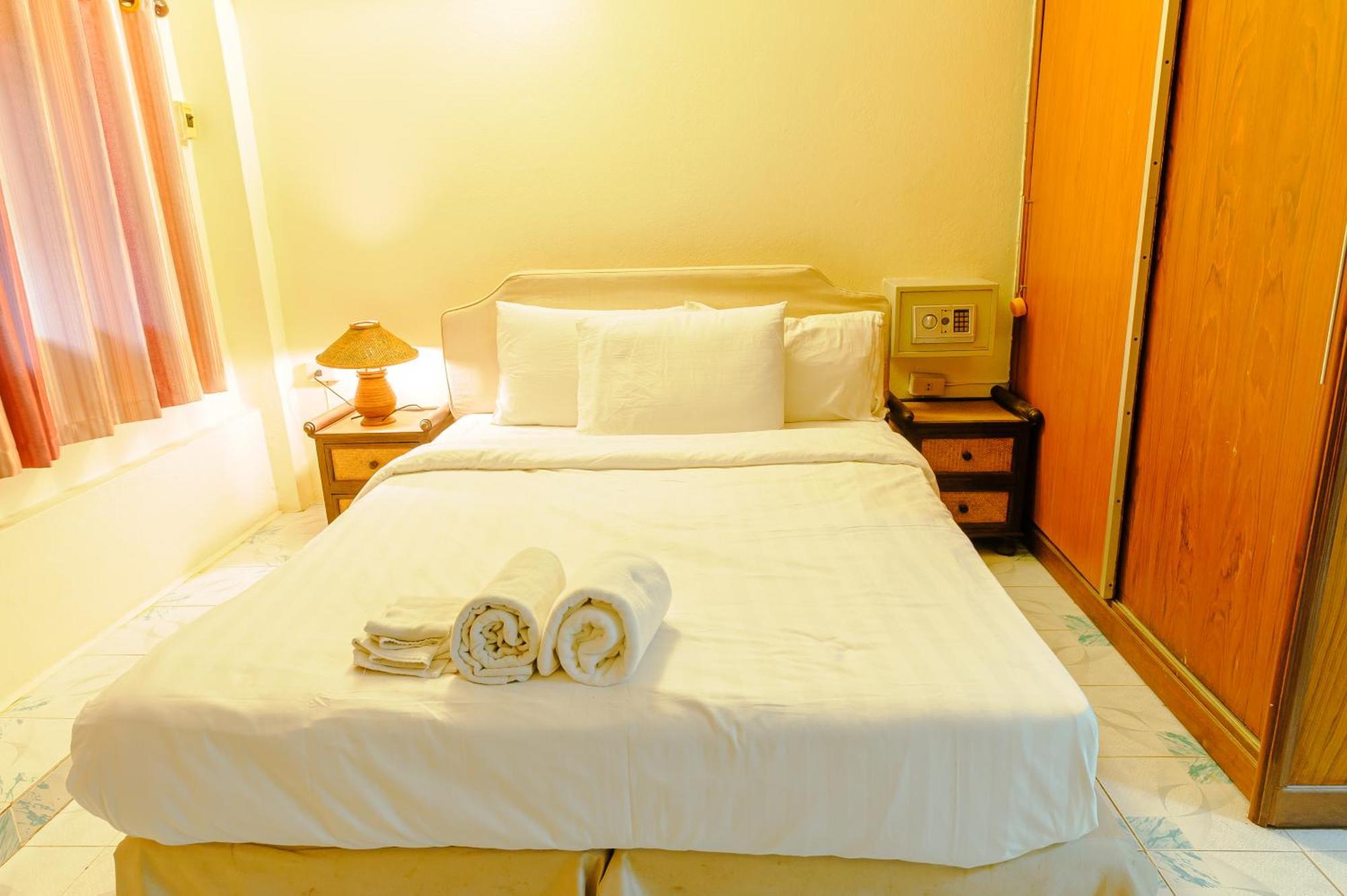 High5 Guesthouse Pattaya Bagian luar foto