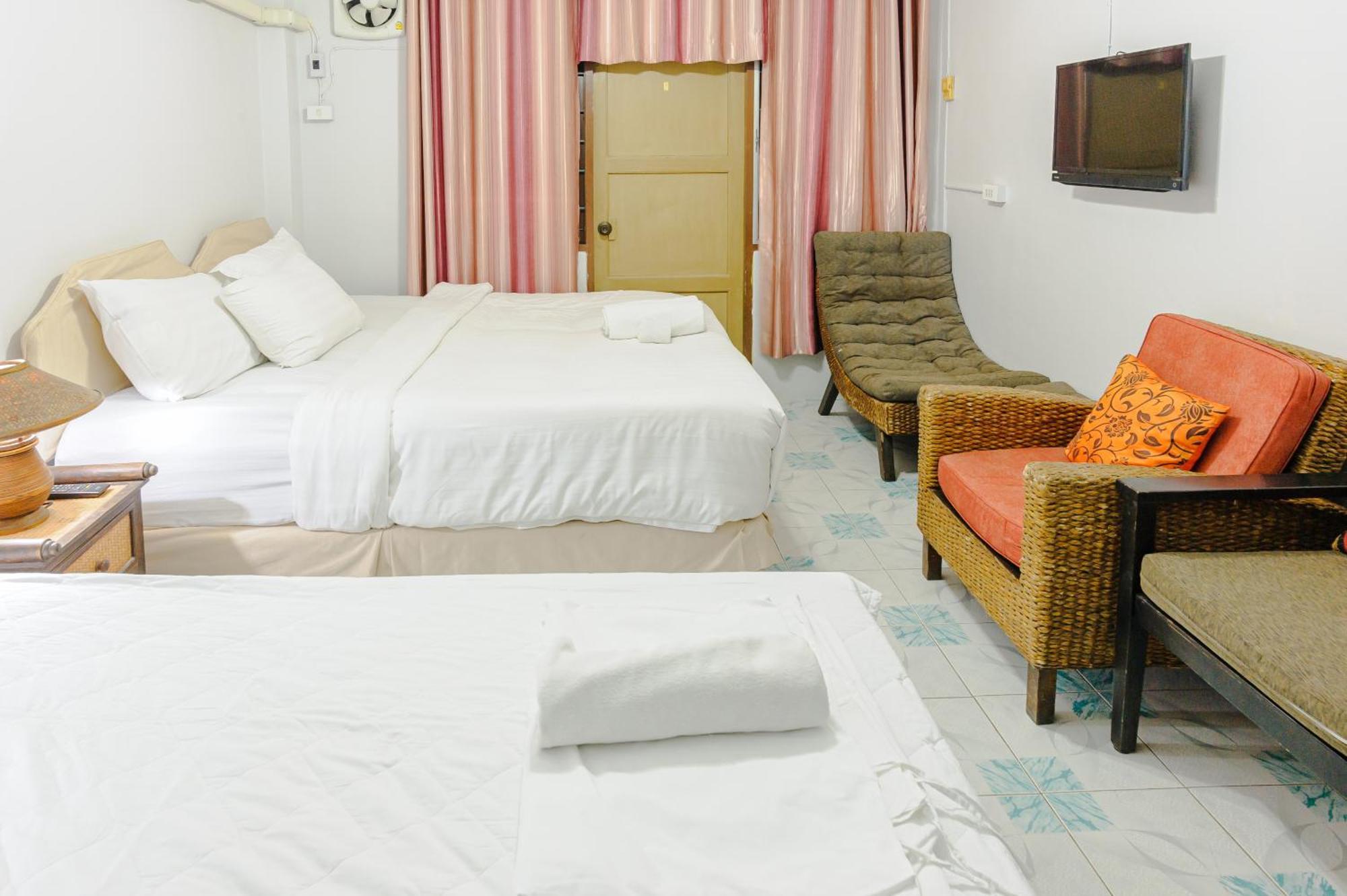 High5 Guesthouse Pattaya Bagian luar foto