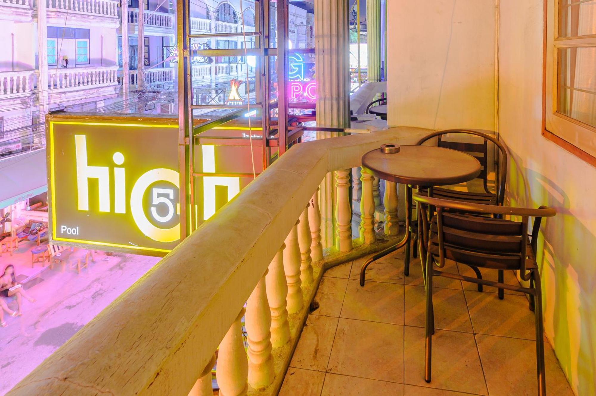 High5 Guesthouse Pattaya Bagian luar foto