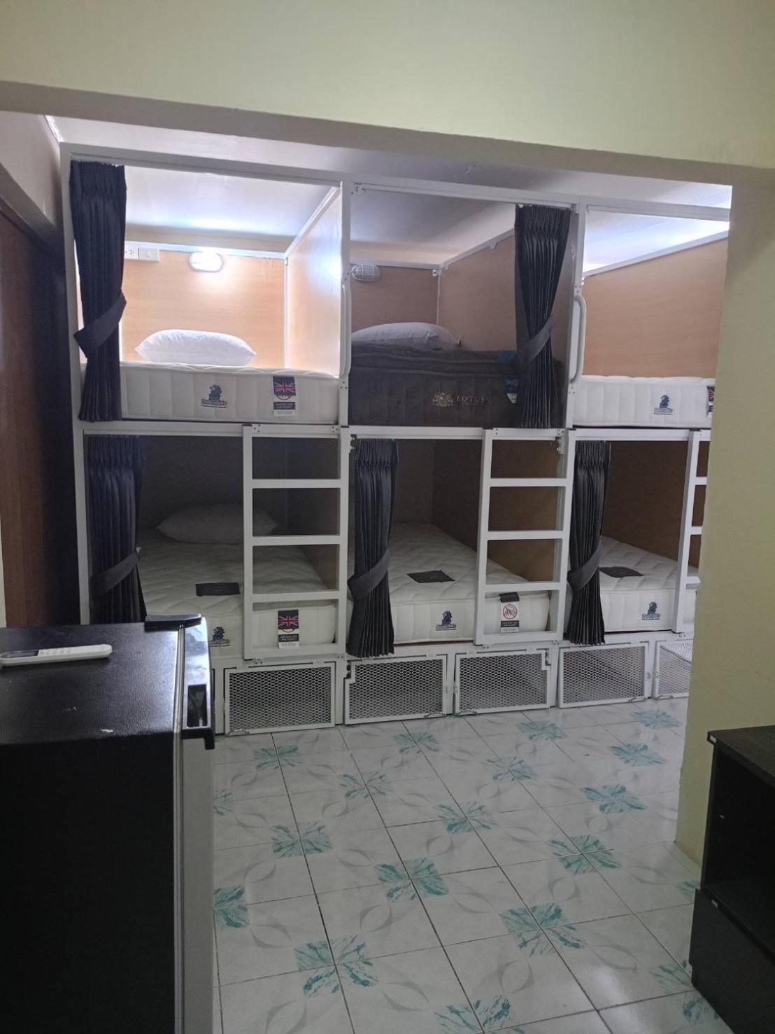 High5 Guesthouse Pattaya Bagian luar foto